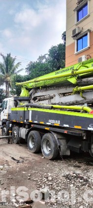 Concrete boom pump